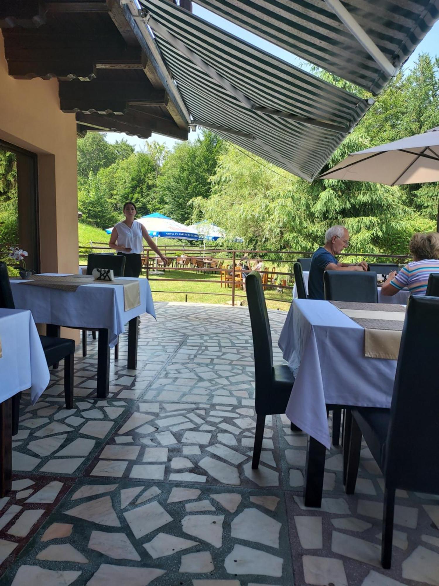 Pensiunea La Taverna Traisteni Bagian luar foto
