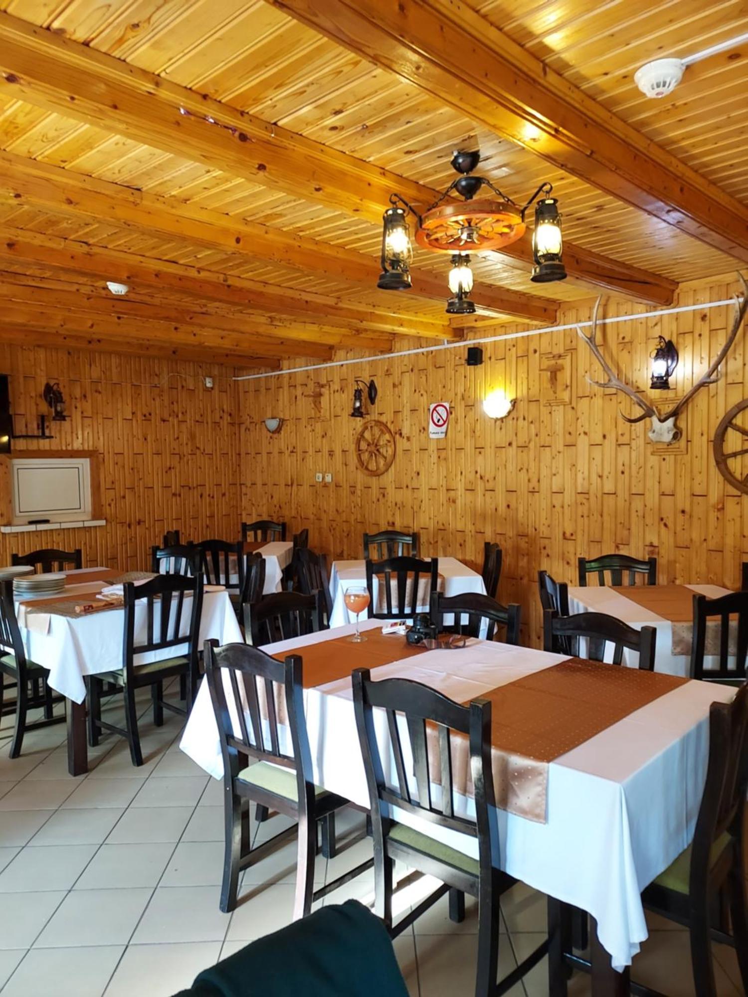 Pensiunea La Taverna Traisteni Bagian luar foto
