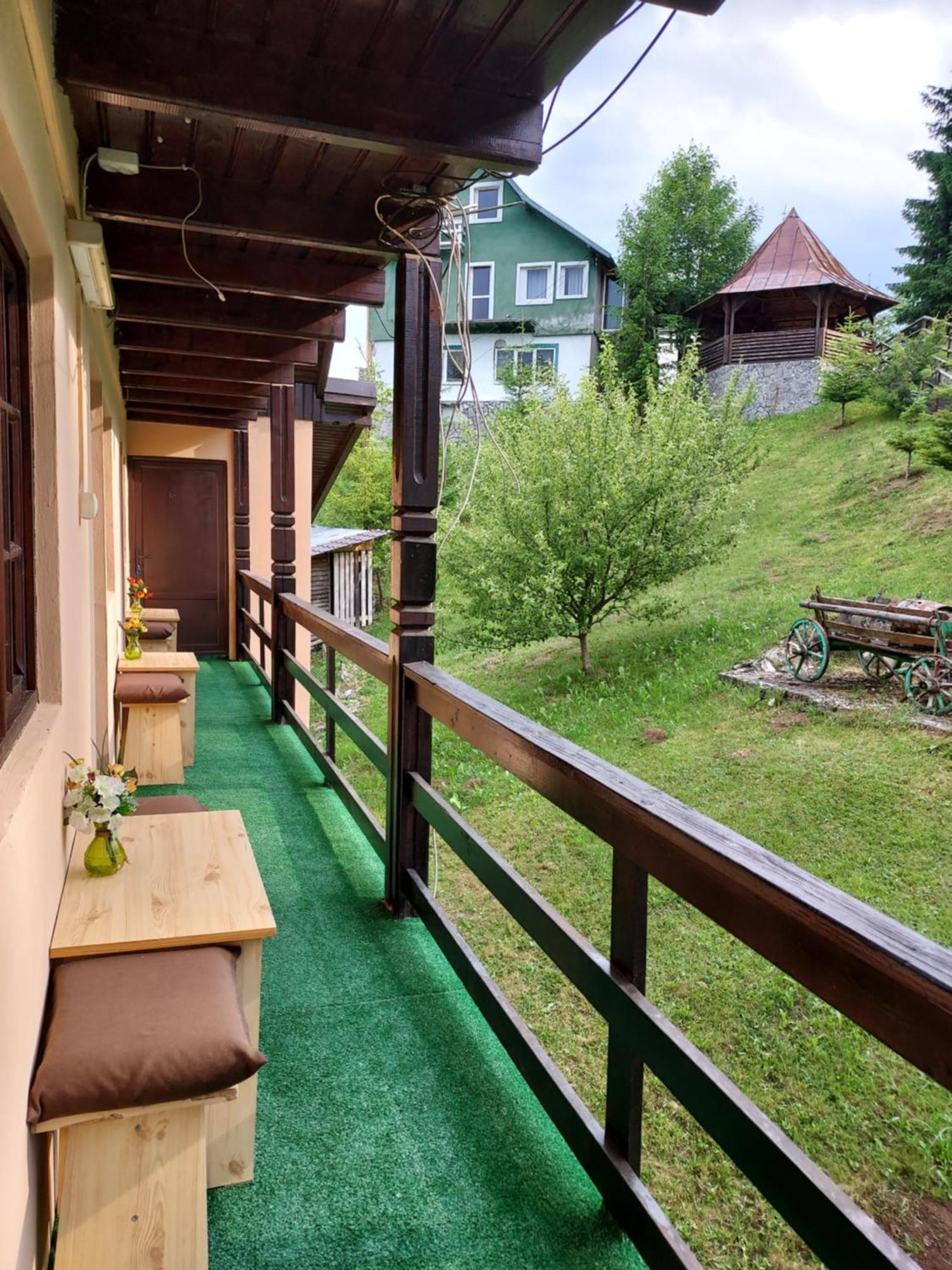 Pensiunea La Taverna Traisteni Bagian luar foto