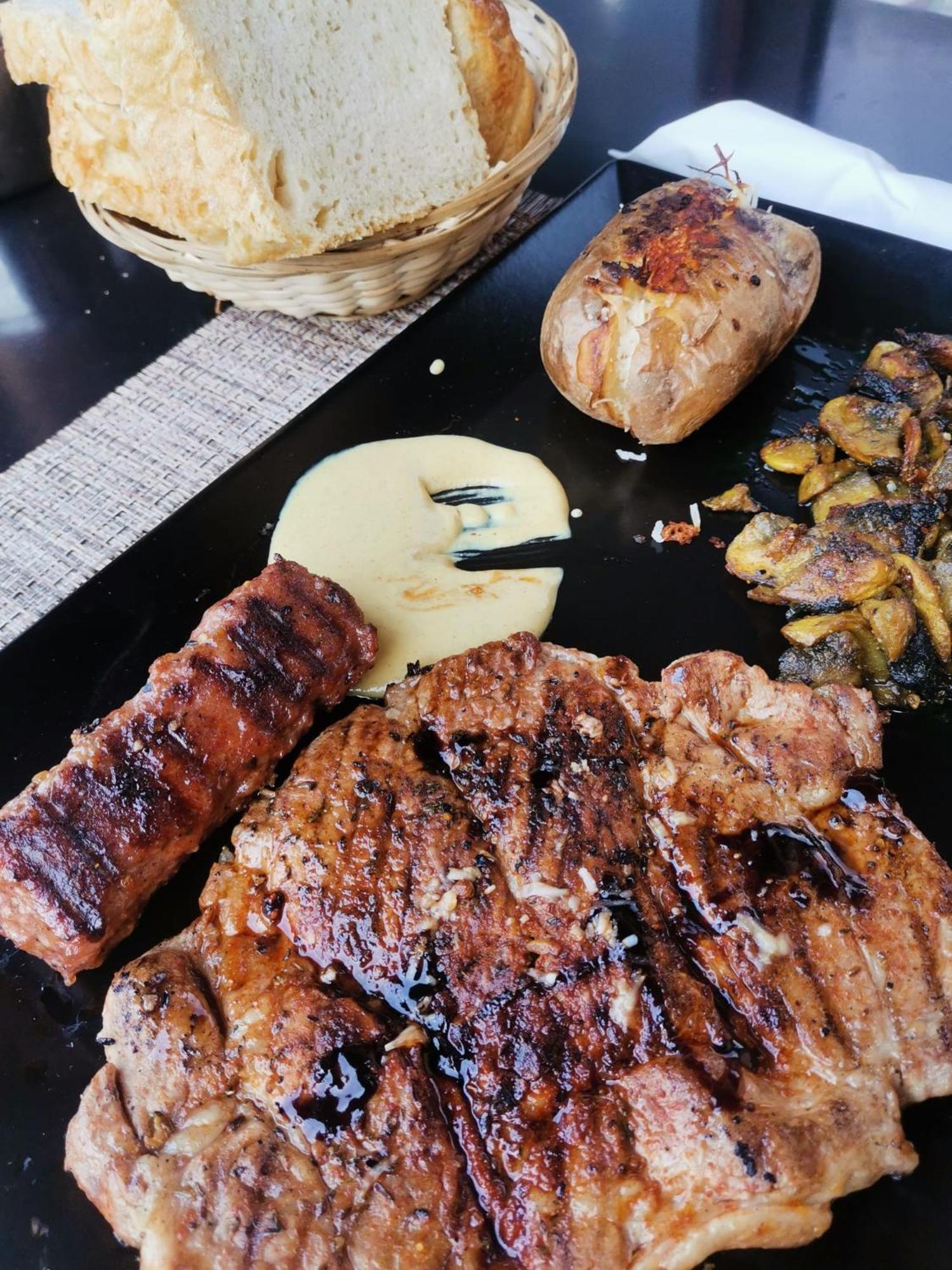 Pensiunea La Taverna Traisteni Bagian luar foto