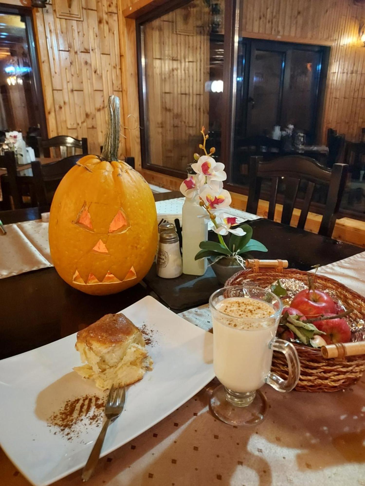 Pensiunea La Taverna Traisteni Bagian luar foto