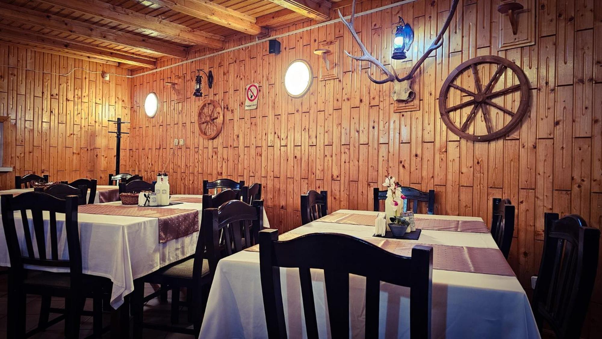 Pensiunea La Taverna Traisteni Bagian luar foto